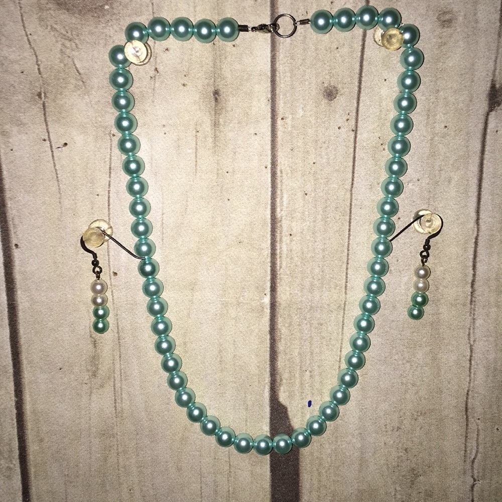 Necklace and earring set